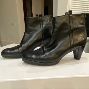STUART WEITZMAN booties. Gorgeous black leather. SZ 8. Great condition. …